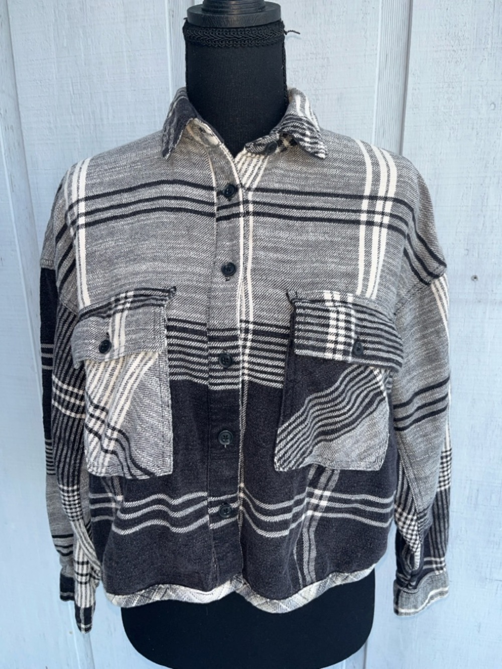 BDG Urban Outfitters Cropped Plaid Flannel Shirt Black Cream Boxy Shacket XS